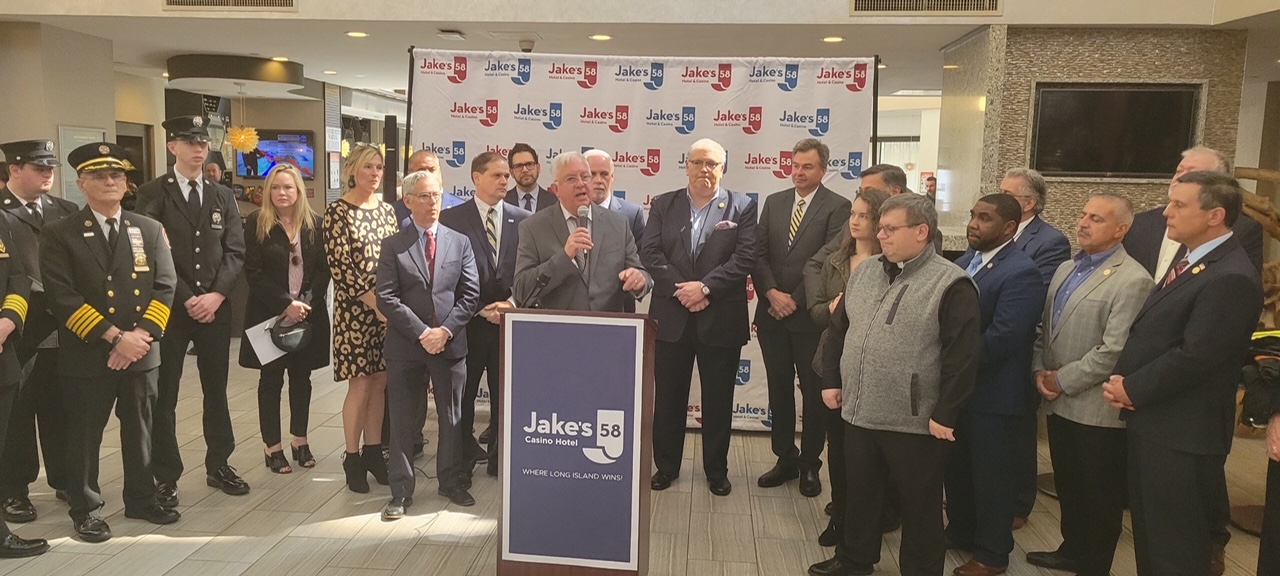 comptroller speaking at Jake's 58 to raise funds for Ukraine